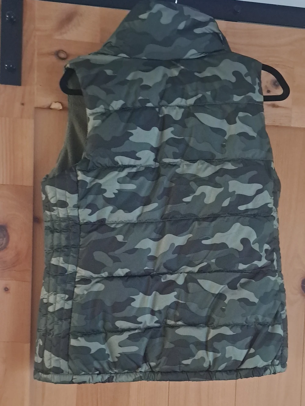 Old Navy Green Camo Puffer Vest Suze M